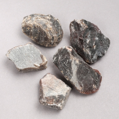 Сувенірні натуральні необроблені камені Обсидіан, діаметр 40х30мм+- (за 100г.) асорті розмірів