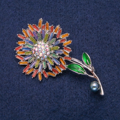 Брошка Квітка сріблястий метал з різнобарвною емаллю і стразами 61х33 мм