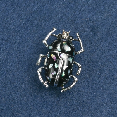 Брошка Майський жук з Халіотісом колір металу сріблястий 3х2см