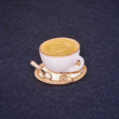 Брошка Чашка кави 25х30мм емаль колір білий жовтий метал золотистий