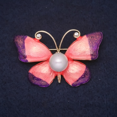 Брошка Метелик 47х30мм стрази емаль колір білий фіолетовий рожевий метал золотистий