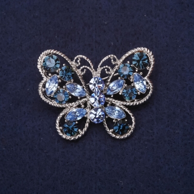 Брошка Метелик стрази колір синій блакитний 42х32мм сріблястий метал