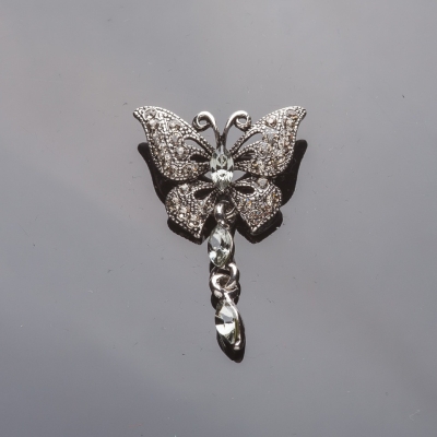 Брошка срібляста Метелик з кристалами підвісками 4,5 * 3 см