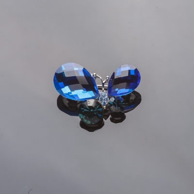 Брошка "Метелик" 2,5х3см срібляста, сині кристали