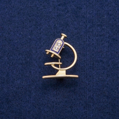 Брошка Мікроскоп з емаллю і стразами 24х31мм, золотистий метал