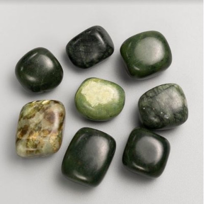 Сувенірний натуральний камінь Жадеїт галтування 21х17мм (+-) фасовка 100гр