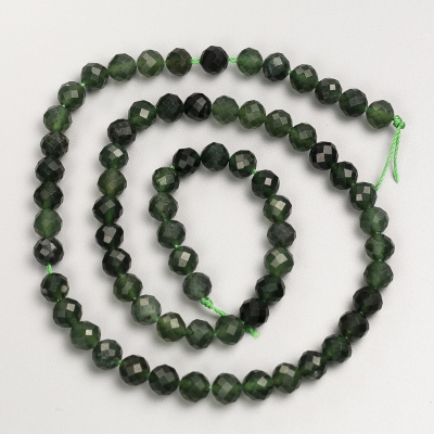 Намистини натуральне каміння Зелений Гранат гранована кулька на нитці, діаметр 6мм+-, довжина 39см+-