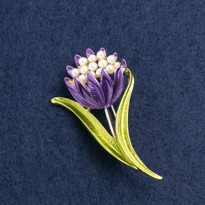 Брошка Квітка Тюльпан емаль фіолетова та зелена, з намистинками, золотистий метал 51х29мм