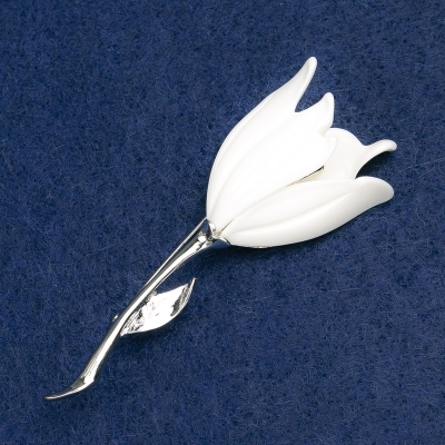 Брошка Квітка, біла емаль, срібний метал 27х72мм