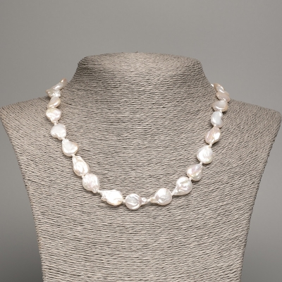 Намисто з натуральних барочних перлів з відтінком "бензин", діаметр 15х11мм, довжина 45см +-