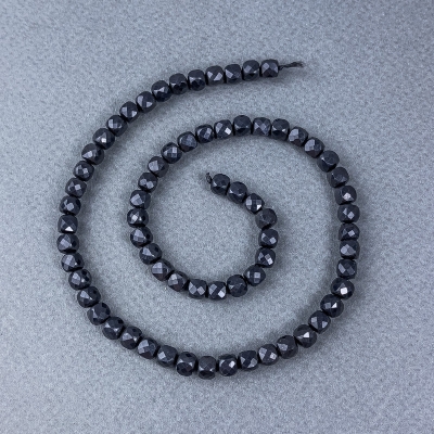 Намистини Турмалін чорний натуральний камінь гранований кубик на нитці, діаметр 5мм+-, довжина  38см+-