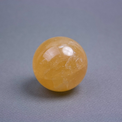 Сувенірна куля натуральний камінь Цитрин, діаметр  від 45мм+- (ціна за 100г.) вага від 130 г.