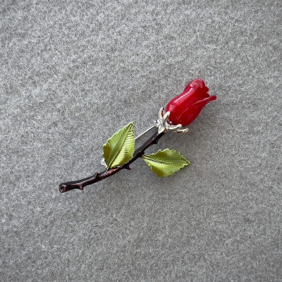 Брошка Троянда червона емаль срібний метал 60х26мм+-