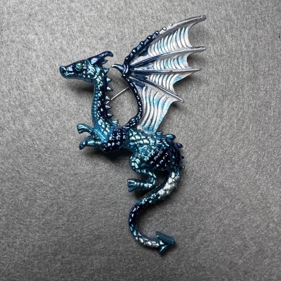 Брошка Дракон синя та блакитна емаль сріблястий метал 42х66мм