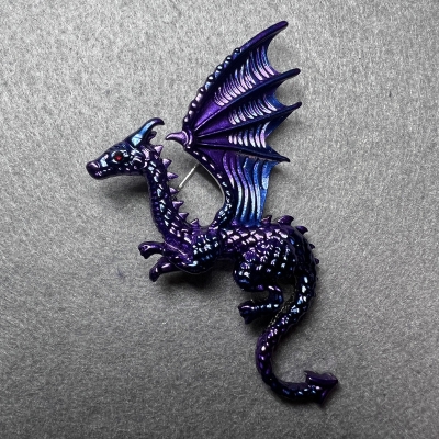Брошка Дракон матова фіолетова та синя емаль сріблястий метал 42х66мм