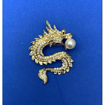 Брошка Дракон золотистий метал, білі стрази, біла намистина, 45х64мм