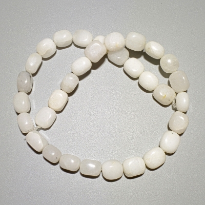 Намистини Агат білий натуральний камінь брусок, діаметр 10х12мм+-, довжина 38см+- на волосіні