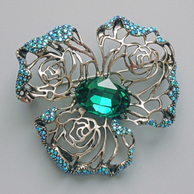 Брошка кулон Квітка зелений кристал, сині стрази, сріблястий метал 51х51мм