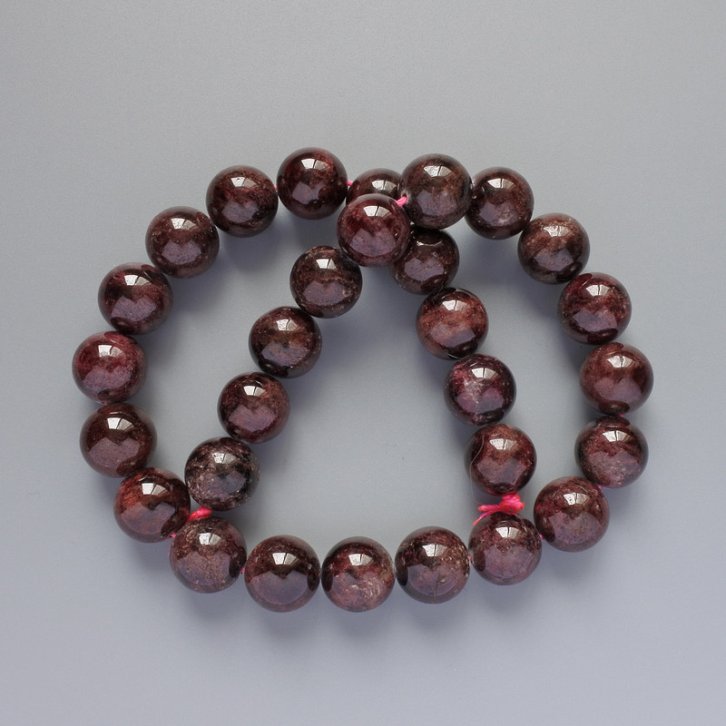 Garnet Beads Natural Stone Smooth Sphere d 13-13.5mm, length 39cm + on thread
