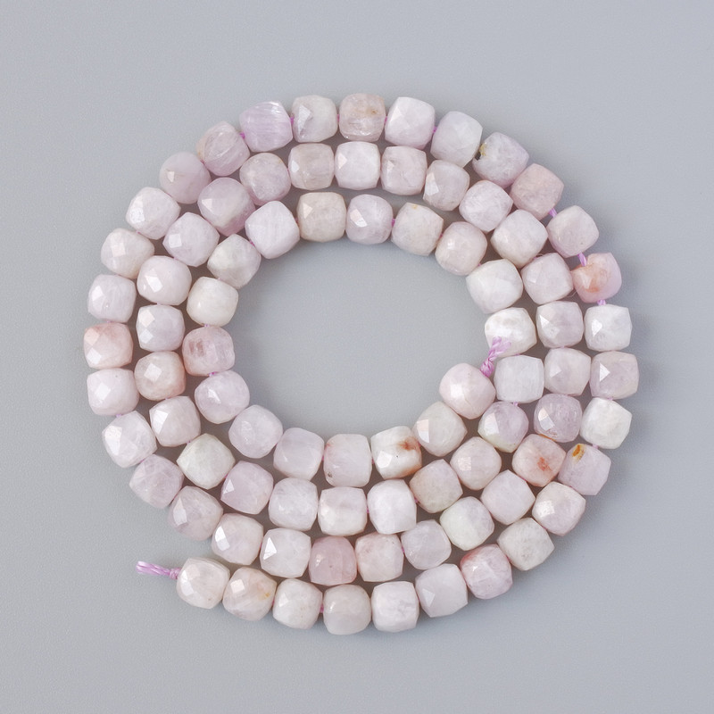 Kunzite Beads natural gemstone, faceted cube diameter 4–5 mm, length 39 cm on thread