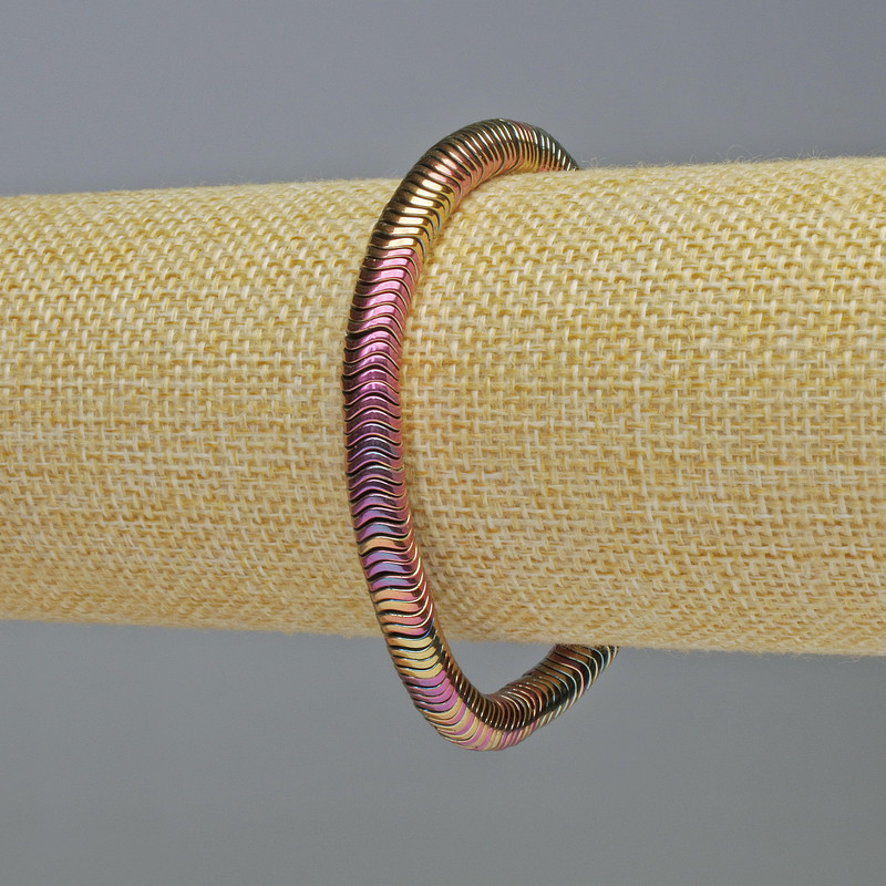 Hematite Bracelet holographic color zigzag, diameter 6x2mm +-, length 18cm +-/ stretch