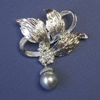 Boutonnière Brooch with Moving Gray Pearl 44x53mm±, Enamel, Silver Metal