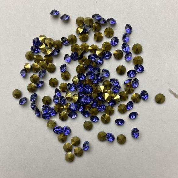 Blue rhinestones, stones color blue, diameter 3 (+ -) mm pack / 4g (+ -)