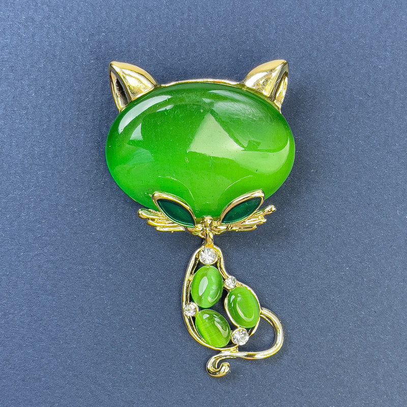 Brooch Cat with Green Cat's Eye, White Crystals, Gold-Toned Metal 34x58mm+