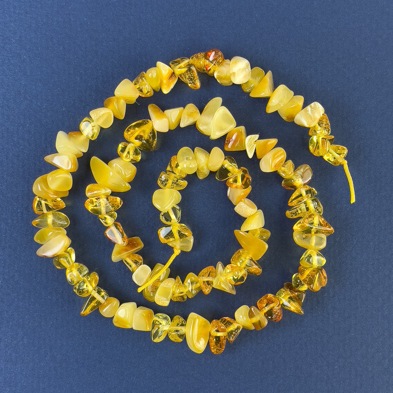Amber Beads Chip 8x5mm ± on thread, length 38cm+