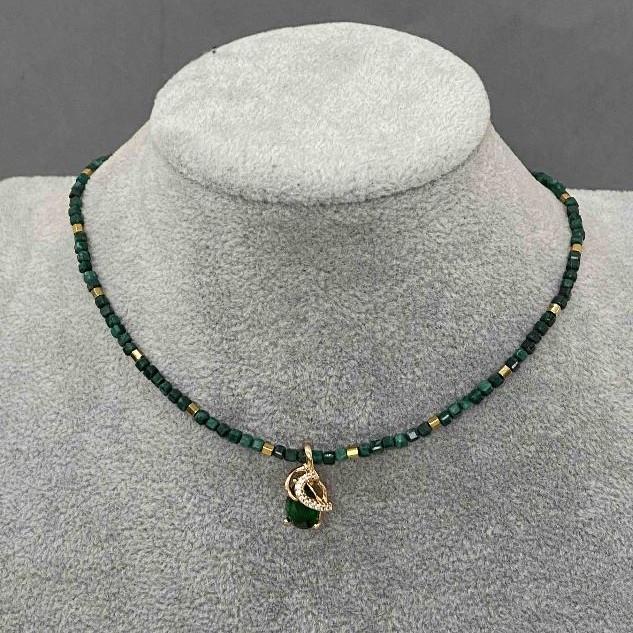 Choker Malachite Faceted Cube, diameter 2mm± with gold-toned metal pendant, length 36-40cm± with clasp