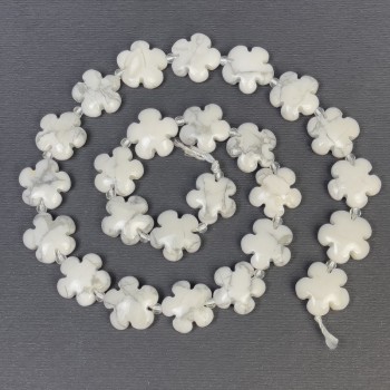 Howlite Beads in Flower Shape, natural stone, diameter 15×6 mm±, hole 1 mm±, bead diameter 3 mm, length 41 cm+