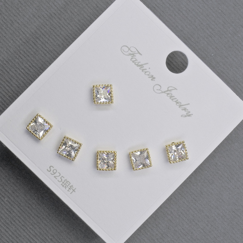 Stud Earrings 5mm+ golden metal white rhinestones