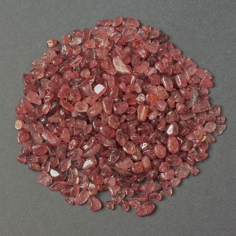 Strawberry Quartz Chip Rough Without Hole 4-13x4-6mm± (per 100g±)