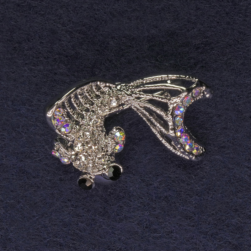 Brooch Fish with Rainbow Crystals Silver Metal, diameter 28×18mm +