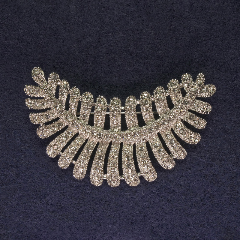 Brooch 'Feather' with white crystals, silver metal, diameter 50x43mm +