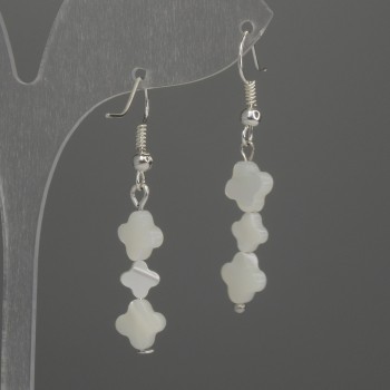 Earrings 'Shamrock' with Mother-of-Pearl 6mm±, length 43mm±