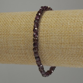 Bracelet Garnet, faceted cube, diameter 4.5x4 mm, stretchy 18 cm