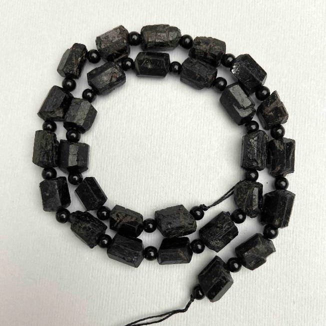 Tourmaline Shell Chips 8-12×7mm+/- Beads (per piece) 4mm+-, length 40cm+-