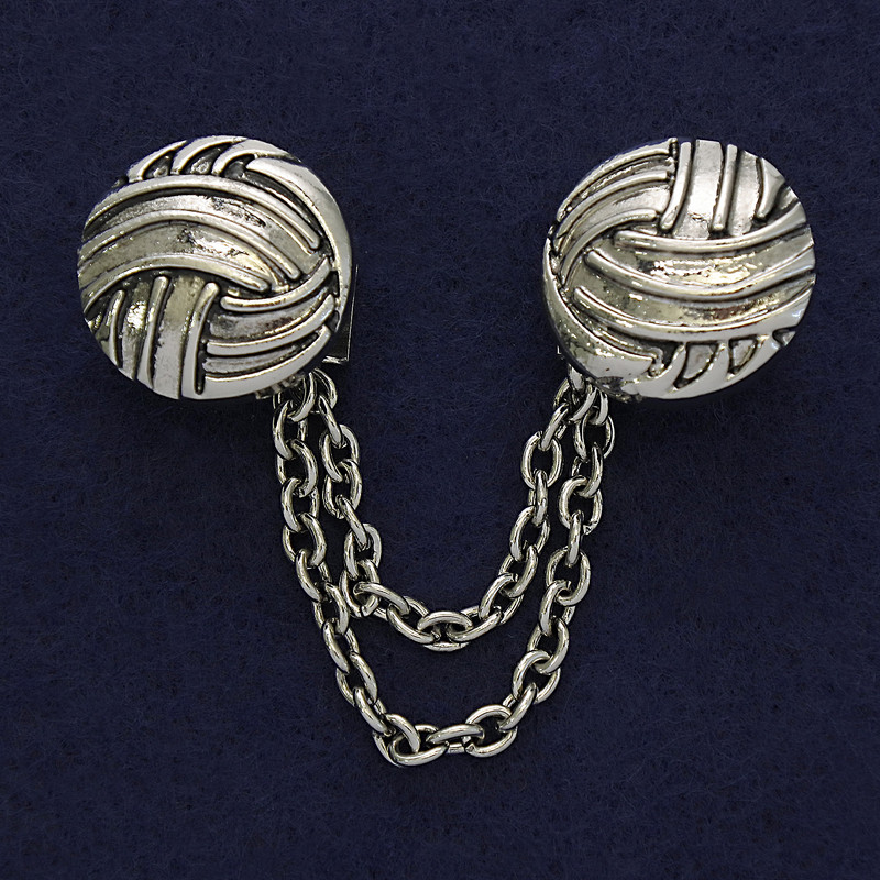 Scarf Brooch Clip, silver tone metal, decorative part about 20 mm diameter, chain length about 9 cm