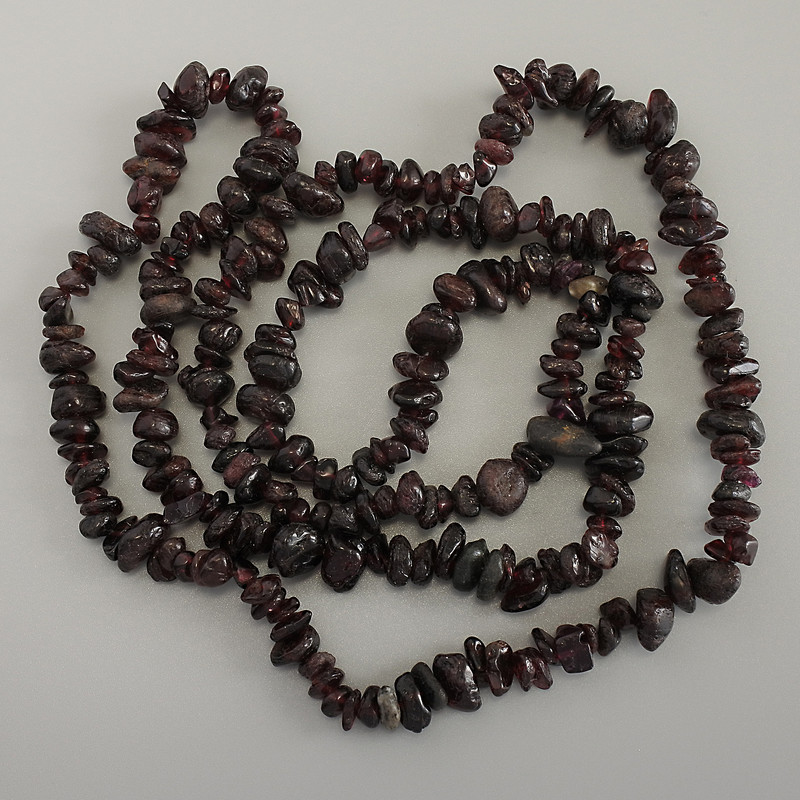 Garnet Beads Chip, diameter 4-10×3-5mm+-, length 80cm+- on fishing line