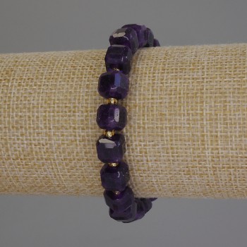 Sugilite Bracelet Faceted Cube, 8×8 mm diam., 3 mm seed beads, 18 cm adjustable stretch
