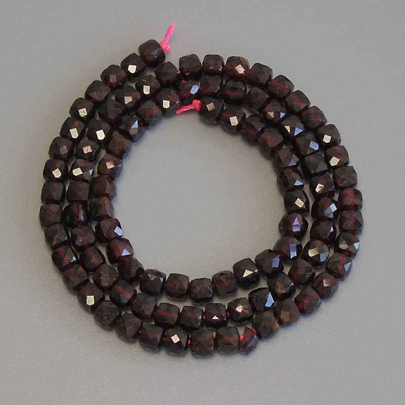 Garnet Beads Faceted Cube Shape, 4x4mm, 39cm Length