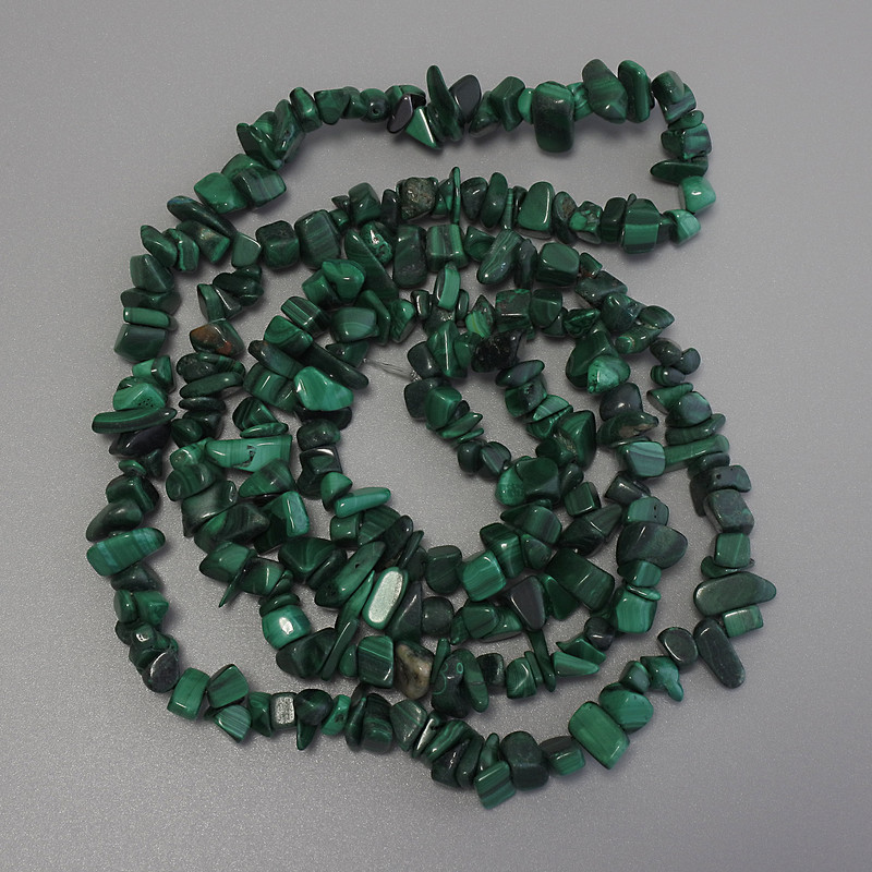 Malachite Chip Beads, 6-10×2.5 mm diameter, 78 cm length on a thread