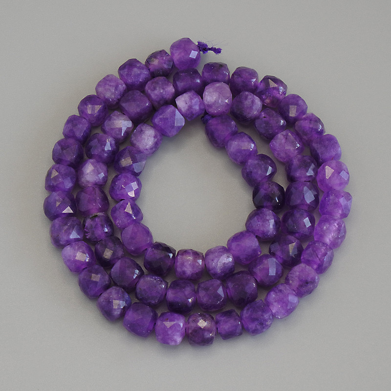 Sugilite Beads Faceted Cube, 5.5 mm, 5x5 mm, 5 mm± on thread, length 37 cm+