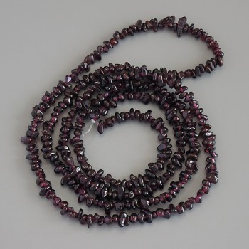 Garnet Beads Chip, diameter 3-7×2-3mm+-, length 80cm+- on fishing line
