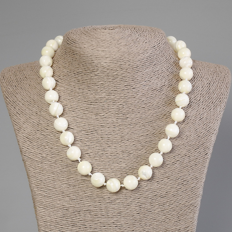Mother-of-pearl necklace smooth bead, diameter 12mm±, length 50cm± with clasp
