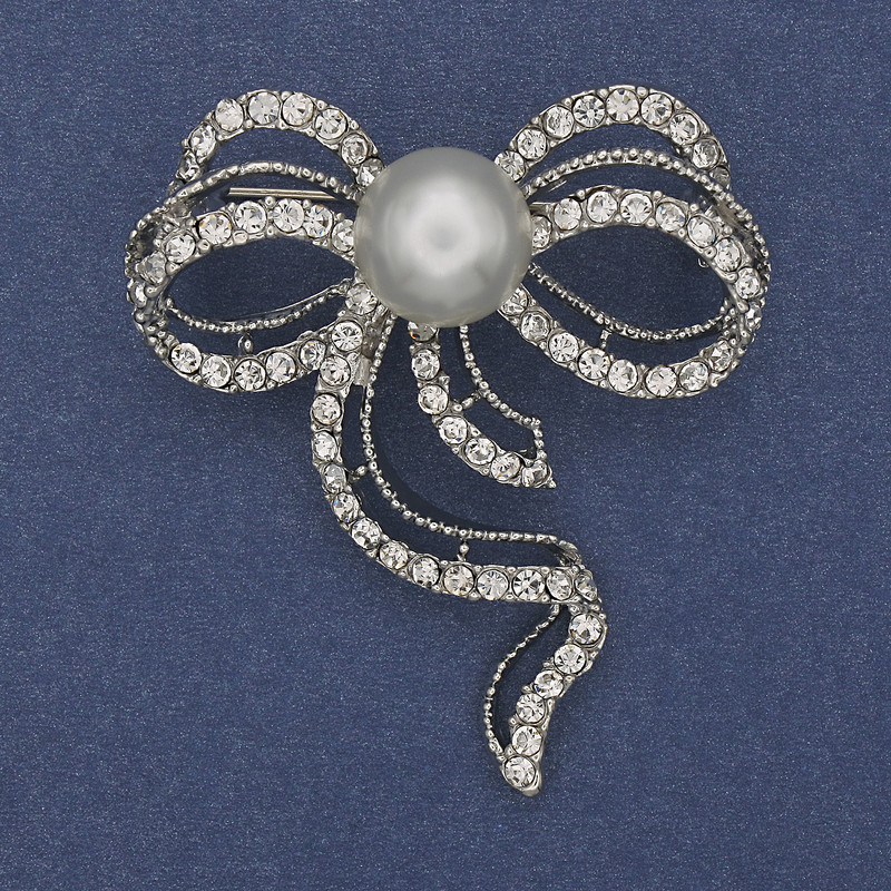 Boutonniere "Pearl Bow" with White Crystals on Silver Alloy 43×50mm
