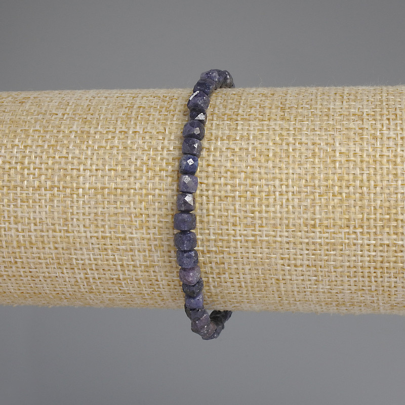 Sapphire Bracelet Bead-cut Cube, 4x4mm diameter, length 18cm +/-