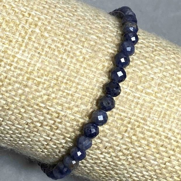 Bracelet Sapphire faceted bead, diameter 4–5 mm±, length 18 cm±, stretch