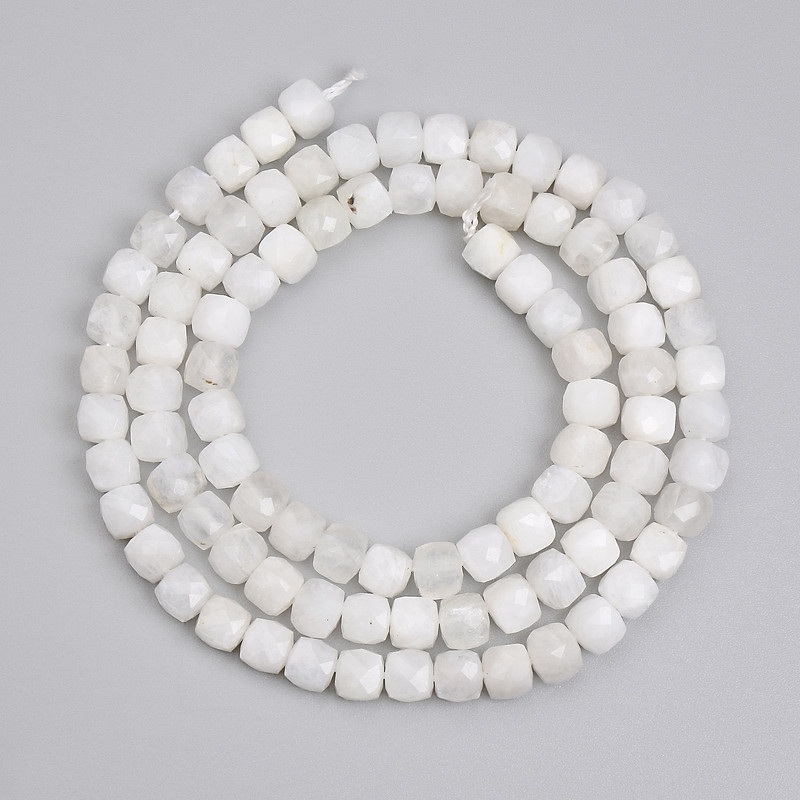 Adularia Beads faceted cube 4x4mm +-, thread length 38cm+-